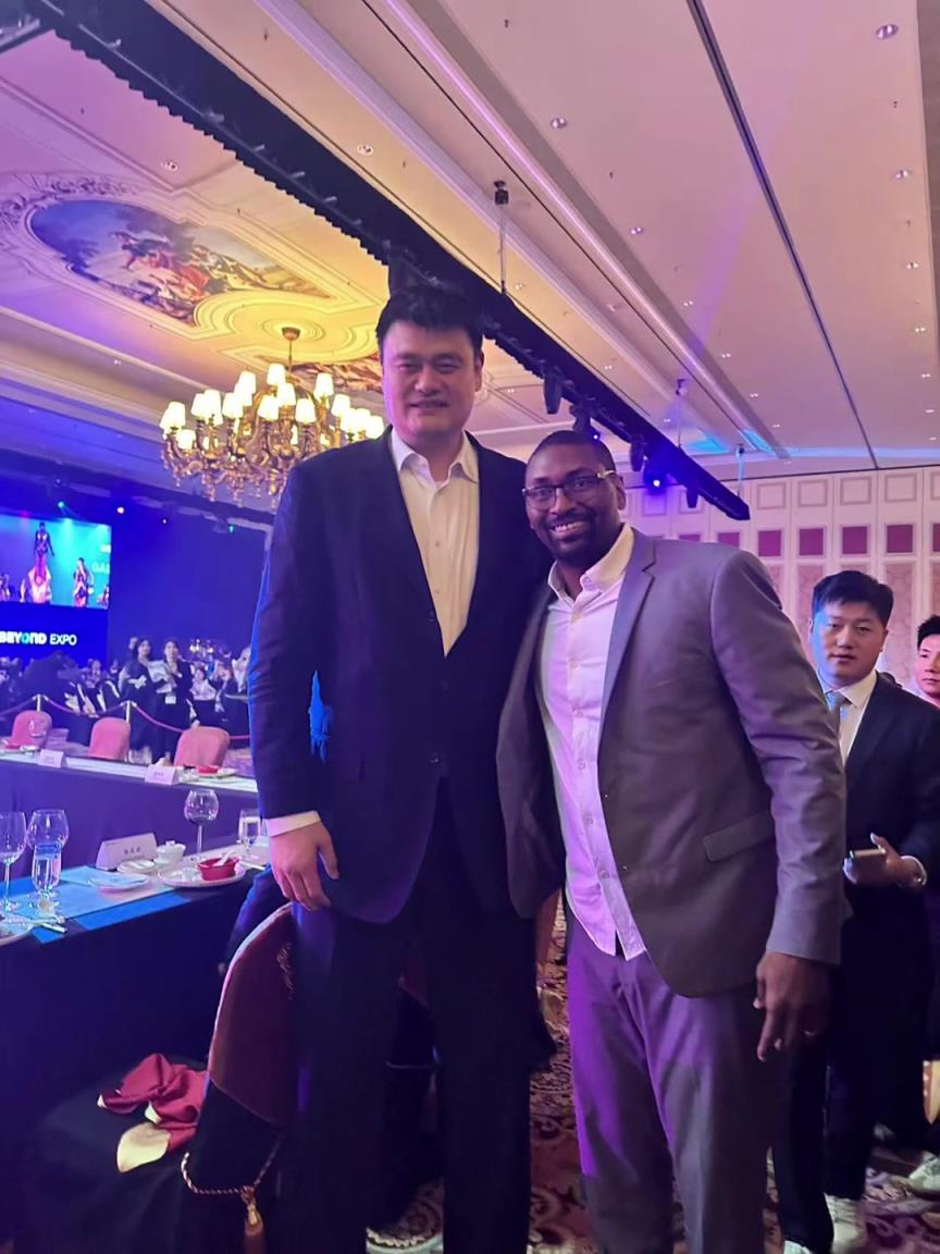 阿泰斯特曬與姚明合照：這是我最喜歡的隊友 姚??！