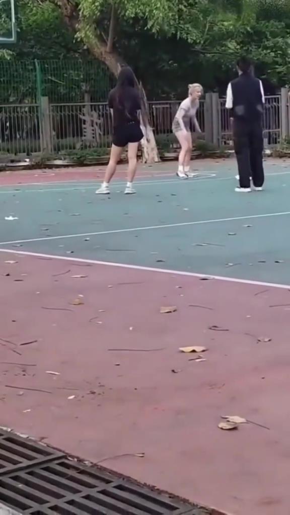 上來就背打女生的男人，真的活該沒有女朋友啊